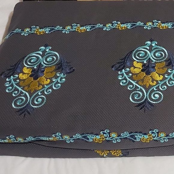 Curtain Black Out Embroidered Heavy Material - Picture 2 of 3